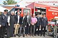 Kommandant Marco Walter nahm schon mal Platz am Steuer. Das Bild zeigt Ehrenkreisbrandinspektor Peter Höhn (von links), Pfarrer Kai Söder, Bürgermeister Stefan Rottmann, Pfarrer Andreas Duft, stellvertretender Landrat Thomas Vizl, Gemeinderat Andre Merz, Dritter Bürgermeister Bernd Götzendörfer, Kreisbrandmeister Thomas Eberl und Kreisbrandrat Holger Strunk.