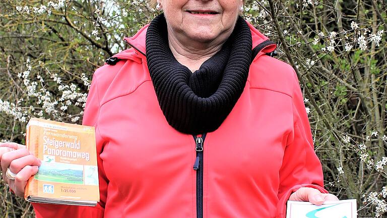 Waltraud Steinmetz betreut den Steigerwald-Panoramaweg. Die Gerolzhöferin ist dabei nicht nur für die Ausschilderug des 200 Kilometer langen Wanderweges zuständig.