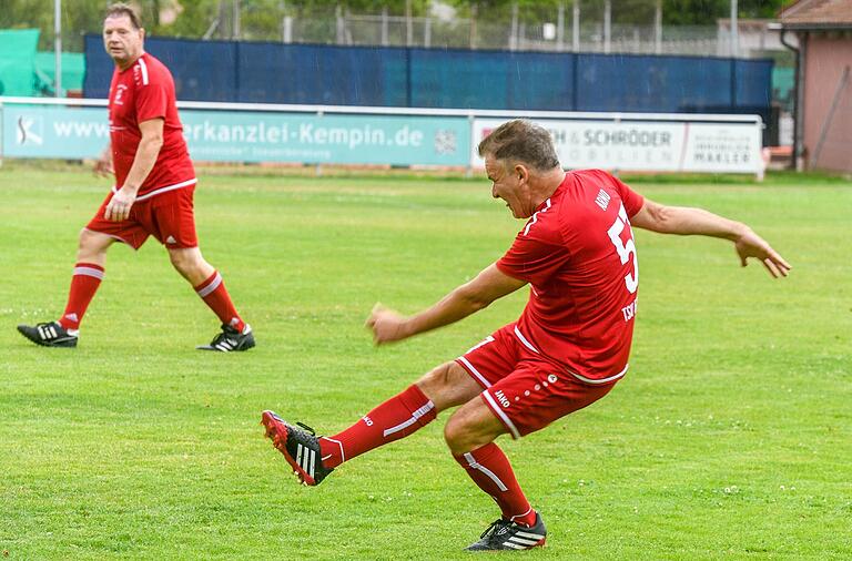 Auch im letzten Spiel noch voller Dynamik: Der 65-jährige Arno Oppmann.