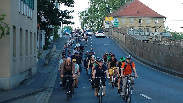 Critical-Mass-Radfahrer fordern jeden Monat mehr Aktivitäten fürs Rad.