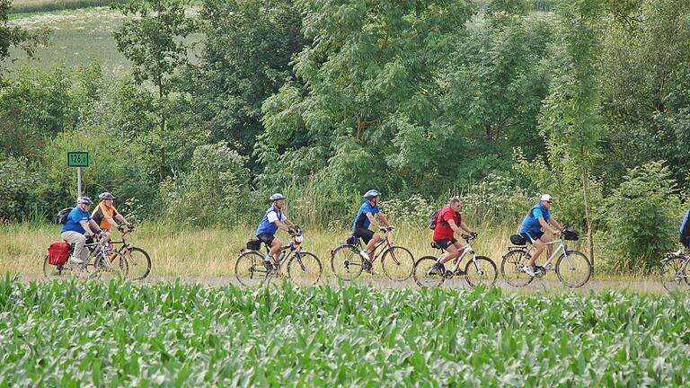 Mit dem Rad von Bad zu Bad lautet erneut das Motto der beliebten Bäderland-Radtour am 17./18.Juni. Wer Lust hat, mit den Tourismus-Akteuren von Bad Bocklet, Bad Brückenau, Bad Kissingen, Bad Königshofen und Bad Neustadt in die Pedale zu treten, ist herzlich eingeladen. Mit dem Rad von Bad zu Bad lautet erneut das Motto der beliebten Bäderland-Radtour am 17./18.Juni. Wer Lust hat, mit den Tourismus-Akteuren von Bad Bocklet, Bad Brückenau, Bad Kissingen, Bad Königshofen und Bad Neustadt in die Pedale zu treten, ist herzlich eingeladen.