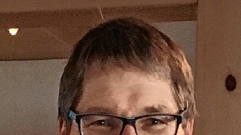 Corinna Kaup (TSC Heuchelhof) und Gernot Janke (TC Weiß-Blau Würzburg) freuen sich über ihre Titel bei den unterfränkischen Hallentennis-Meisterschaften.
