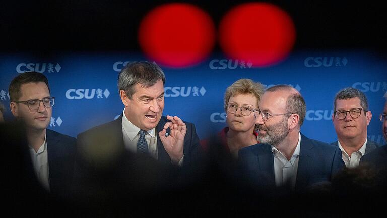 Stefan Köhler (rechts) auf der CSU-Wahlparty am Sonntagabend in München mit (von links) dem Europaabgeordneten Christian Doleschal, Parteichef Markus Söder, der Europaabgeordneten Monika Hohlmeier und EVP-Chef Manfred Weber. Stefan Köhler (rechts) auf der CSU-Wahlparty am Sonntagabend in München mit (von links) dem Europaabgeordneten Christian Doleschal, Parteichef Markus Söder, der Europaabgeordneten Monika Hohlmeier und EVP-Chef Manfred Weber.
