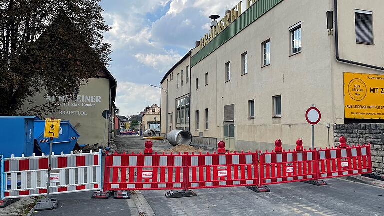 Auf der Baustelle in der Schweinfurter Straße in Arnstein tut sich dieser Tage nichts – im Hintergrund jedoch schon.