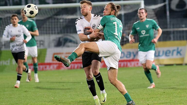 Der FC 05 ließ keinen Zweifel aufkommen, das Spiel in Burghausen gewinnen zu wollen. Hier räumt der Schweinfurter Kapitän Kristian Böhnlein gegen Alexander Gordok ab. Der FC 05 ließ keinen Zweifel aufkommen, das Spiel in Burghausen gewinnen zu wollen. Hier räumt der Schweinfurter Kapitän Kristian Böhnlein gegen Alexander Gordok ab.
