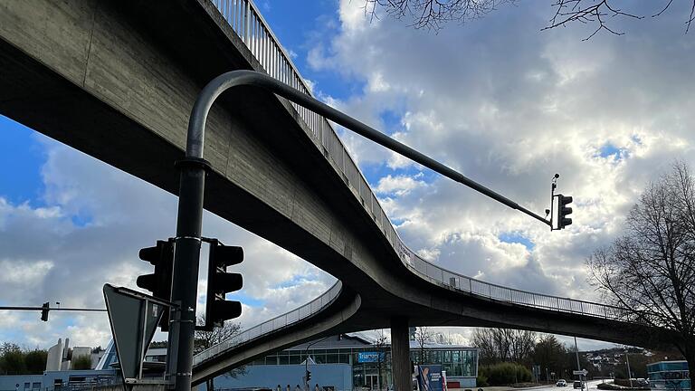 Die Falaiser Brücke in Bad Neustadt wird aktuell saniert und umgestaltet.