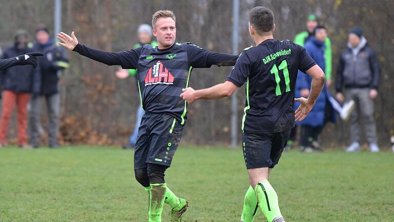 Die DJK Schweinfurt sorgte für die Überraschung des Spieltages:&nbsp; Alessandro Miano (rechts) und&nbsp; Dominic Nastvogel bezwangen den Favoriten aus Abtswind mit 5:3.