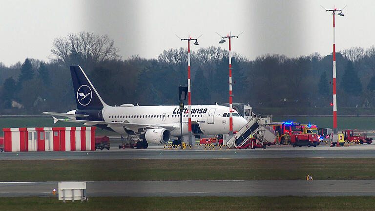 Kaffeemaschine sorgt für ungeplante Landung in Hamburg.jpeg       -  Die Flugbegleiter-Gewerkschaft Ufo fordert 15 Prozent mehr Gehalt.