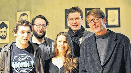 Noch eine Liste für die Kommunalwahl: (im Bild, von rechts) STIL-Oberbürgermeisterkandidat-Kandidat Andreas Emmerling und die Stadtrats-Kandidaten Johannes Ment, Jenny Beier, Julian Fischer und Florian Spengler.