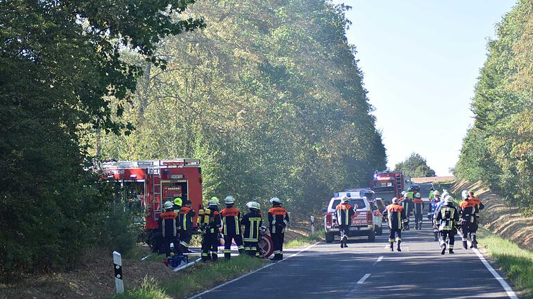 130 Feuerwehrleue löschten den Waldbrand bei Ebern.