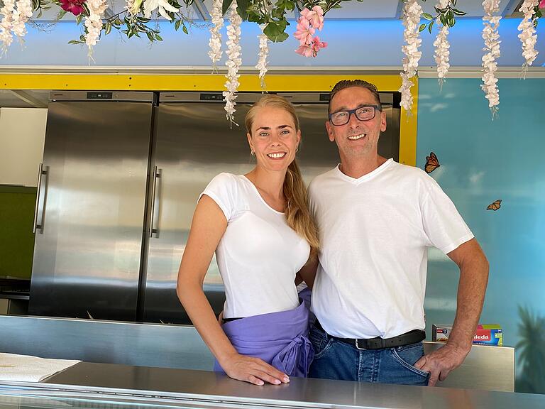 Jetzt stehen Andrea Müller-Leßmann und ihr Mann Rainer Müller wieder hinter der Theke ihres Schokofrüchte-Stands auf der Laurenzi-Messe. Im vergangenen Jahr betrieben sie drei Monate lang einen Stadtstrand in Marktheidenfeld.