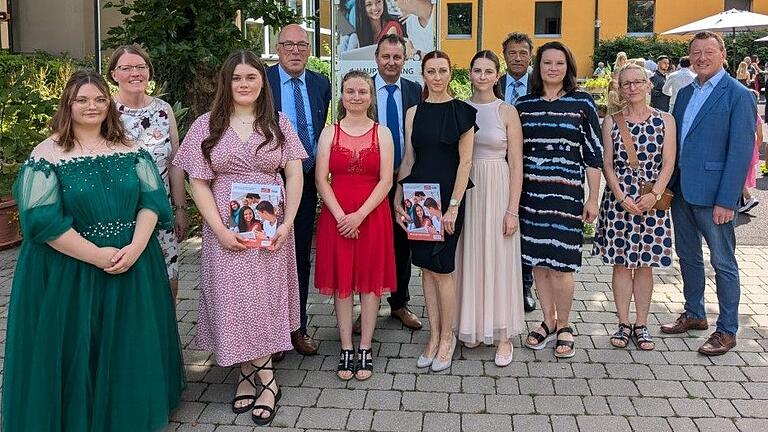 Die Klassenbesten der Berufsfachschule für Ernährung und Versorgung sowie Kinderpflege waren Jana Bodrenko, Katharina Knott, Larissa Frank, Marina Pfafenrot und Patricia Rehmer.