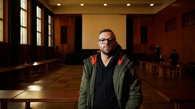 Marcel Bernhardt war der beste Freund von Josef D.. Er war an einigen Verhandlungstagen als Zuschauer in der Stadthalle in Schweinfurt und hat den Prozess mitverfolgt.