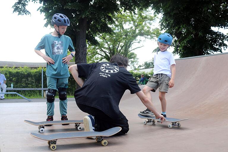 Beim Mitmachtfestival konnten Groß und Klein unter anderem die Grundlagen des Skateboardfahrens lernen. Beim Mitmachtfestival konnten Groß und Klein unter anderem die Grundlagen des Skateboardfahrens lernen.
