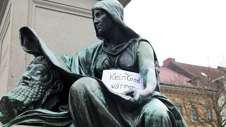 In Schweinfurt ist der Klimastreik in der letzten Zeit etwas eingeschlafen, bemängelte Christian Schäflein, einer der Organisatoren. Beim globalen Klimastreik kamen diesmal 100 Teilnehmer an den Marktplatz.