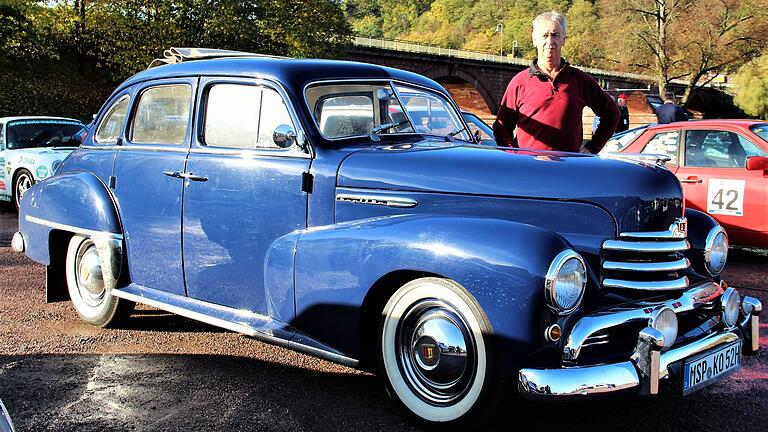 Der Karbacher Konrad Roth kam mit seinem Opel Kapitän, Baujahr 1952.