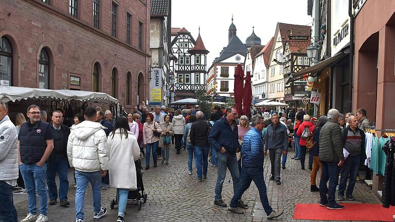 Voll wie nie zuvor war die Lohrer Innenstadt beim 50. Rambourfest. Foto: Gabi Nätscher Voll wie nie zuvor war die Lohrer Innenstadt beim 50. Rambourfest. Foto: Gabi Nätscher