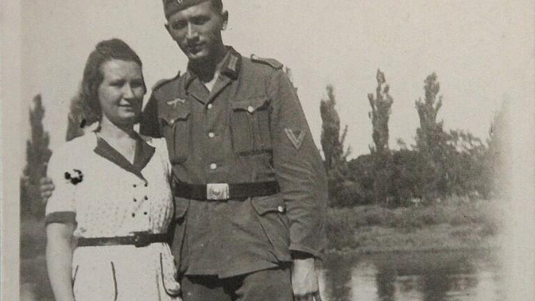 Maria und Fritz Grasser als junges Paar am Main. FOTO Bruno Grasser Maria und Fritz Grasser als junges Paar am Main. FOTO Bruno Grasser