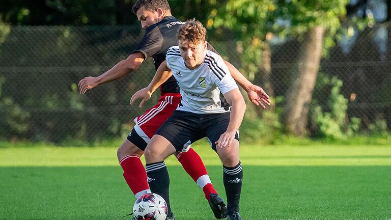 Felix Hochrein (vorne, Archivbild) und der FC Strahlungen rangen den TSV Aubstadt II mit 1:0 nieder.