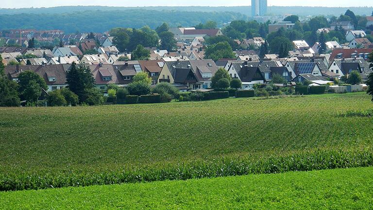 Die Geländeform gab den Pfannäckern zwischen Gartenstadt und Heeresstraße ihren Namen. Die SPD will, dass dort ein Wohnbaugebiet entsteht, die Verwaltung lehnt das zum jetzigen Zeitpunkt ab. Die Geländeform gab den Pfannäckern zwischen Gartenstadt und Heeresstraße ihren Namen. Die SPD will, dass dort ein Wohnbaugebiet entsteht, die Verwaltung lehnt das zum jetzigen Zeitpunkt ab.