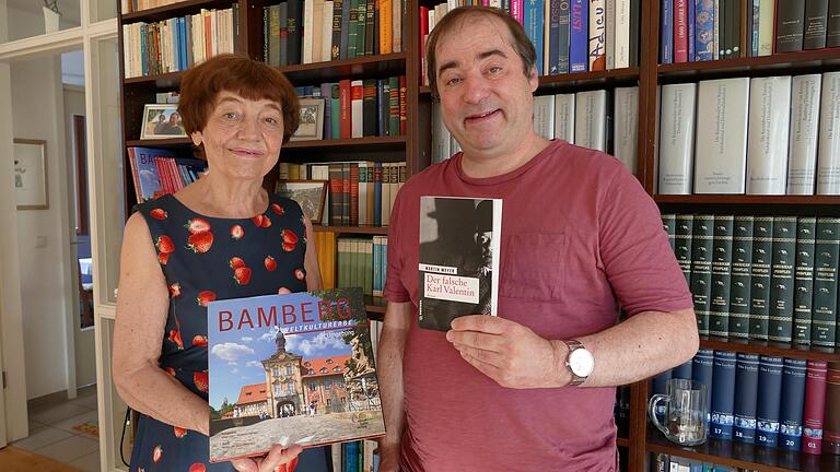 Renate Steinhorst und Martin Meyer gehören seit vielen Jahren zu den Textwebern und haben auch eigene Publikationen verfasst.