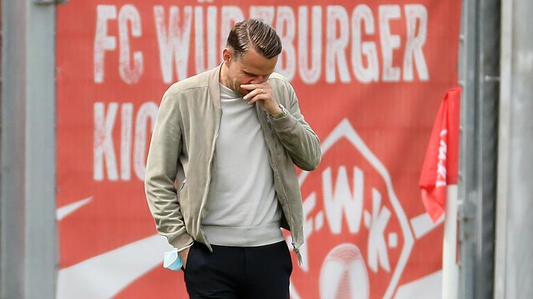 Er muss den Neuaufbau nach dem Abstieg organisieren und schwere Entscheidungen treffen: Vorstand Sport Sebastian Schuppan.
