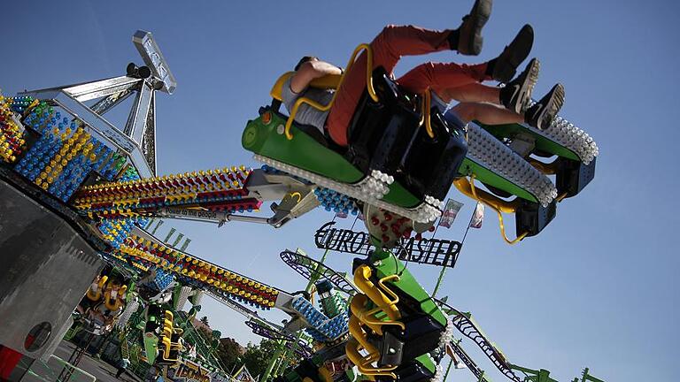 Da wird einem schon beim Zuschauen schlecht: Der &bdquo;Techno Power&ldquo; auf dem Volksfest in Aktion.