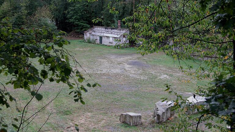 Blick in das Gelände, in dem die 'Erlebniswelt Fränkischer Sandstein“ entstehen sollte.