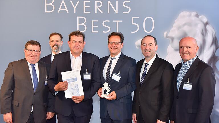 Auszeichnung für IFSYS im Schloss Schleißheim (von links): Bürgermeister Josef Demar, Dr. Christian Eschner (PSP Peters Schönberger GmbH), Rigobert Zehner, Adelbert Demar, Hubert Aiwanger und Landrat Thomas Habermann