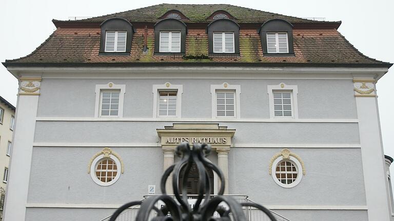 Für das Alte Rathaus in Bad Brückenau wird eine Machbarkeitsstudie zur Sanierung erstellt. Das hat der Stadtrat beschlossen. Foto: Steffen Standke       -  Für das Alte Rathaus in Bad Brückenau wird eine Machbarkeitsstudie zur Sanierung erstellt. Das hat der Stadtrat beschlossen. Foto: Steffen Standke