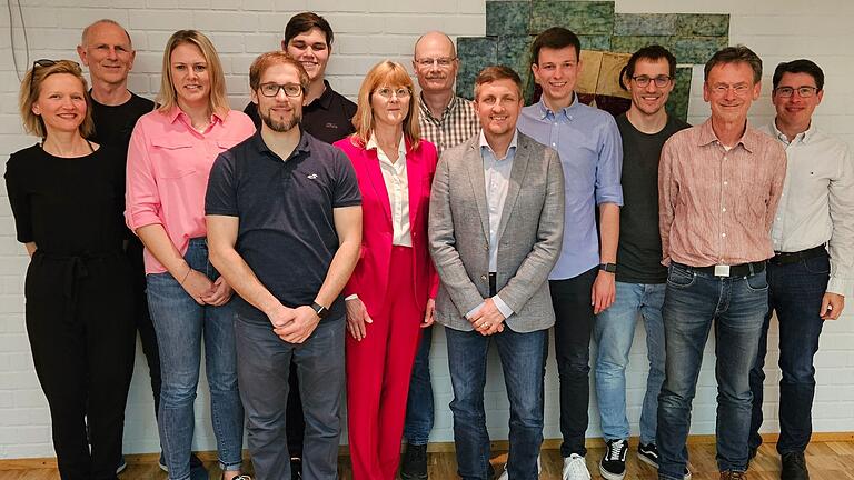 Auf dem Foto (von links): Dr. Beatrice Barrois, Bruno Perner, Stephanie Haggenmüller, Christian Carl, Henrik Gerhard, Martina Kugler, Gerhard Blum, Marc Betz, Felix Schmöger, Stephan Baltasar, Rudolf Liebler und Jochen Strnischa.