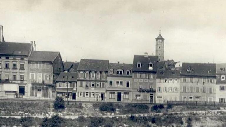 Malerisch am Main gelegen ist der Fischerrain in Schweinfurt. Diese Aufnahme entstand 1930.&nbsp;