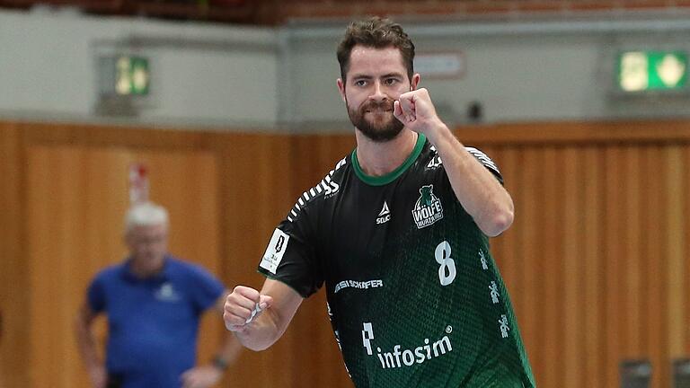 Dominik Schömig warf acht Tore, darunter fünf Siebenmeter, für die Wölfe im Auswärtsspiel beim TSV Neuhausen/Filder. Die Würzburger gewannen erstmals seit April 2022 wieder ein Auswärtsspiel. Dominik Schömig warf acht Tore, darunter fünf Siebenmeter, für die Wölfe im Auswärtsspiel beim TSV Neuhausen/Filder. Die Würzburger gewannen erstmals seit April 2022 wieder ein Auswärtsspiel.