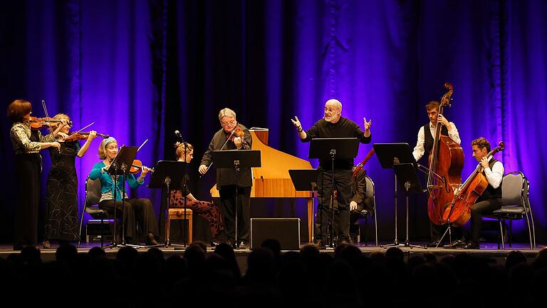 Harald Lesch wurde in Würzburg vom Wiener Merlin Ensemble musikalisch begleitet.