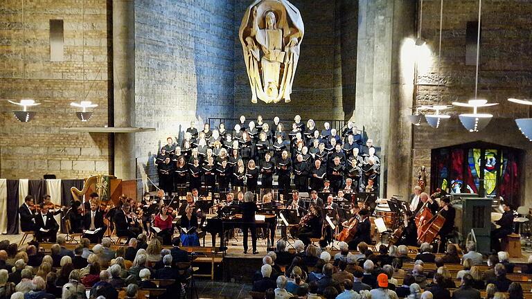 Der Projektchor der Sing- und Musikschule Veitshöchheim verzückte 500 Zuhörer  in der Würzburger Johanniskirche mit einem fantastischen Konzert.