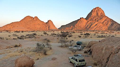 Globetrotter Rudi Kleinhenz berichtet bei der Volkshochschule im April über seine abenteuerlichen Reisen nach Namibia.       -  Globetrotter Rudi Kleinhenz berichtet bei der Volkshochschule im April über seine abenteuerlichen Reisen nach Namibia.