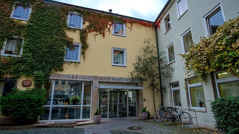 Das Friederike-Schäfer-Heim, hier der Eingang in der Judengasse, wird wohl in den nächsten Jahren im Bestand saniert und nicht neu gebaut.