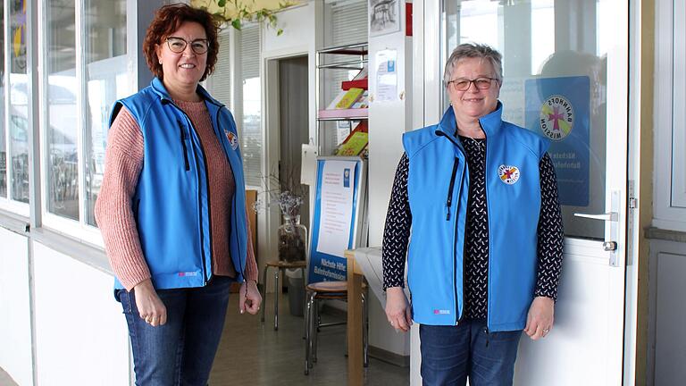 Susanne Brand (links) und Ingeborg Götz von der Bahnhofsmission Schweinfurt freuen sich schon, wenn sie wieder Gäste in die Räumlichkeiten lassen dürfen.