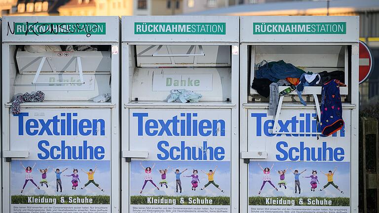 Überfüllte Altkleidercontainer: Mancherorts wird zu viel Unbrauchbares in den Altkleidercontainern entsorgt. Das bringt das bisherige System ins Schwanken. Überfüllte Altkleidercontainer: Mancherorts wird zu viel Unbrauchbares in den Altkleidercontainern entsorgt. Das bringt das bisherige System ins Schwanken.