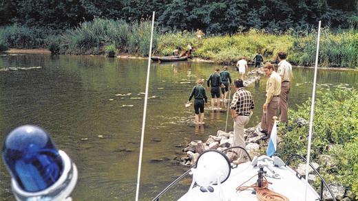 Vergebliche Suche: Taucher der Bereitschaftspolizei Würzburg machten sich im Sommer 1979 am Mainufer in Höhe des Elgersheimer Hofes bei Fahr (Lkr. Kitzingen) auf die Suche nach einem Schädel, der möglicherweise von dem verschwundenen Zeilitzheimer Bürgermeister Franz Räth stammte.