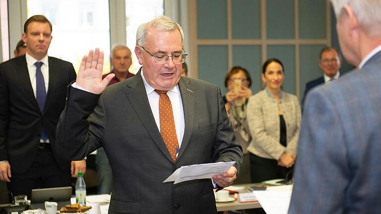 Am 27. Oktober 2023 wurde Stefan Funk als neuer Präsident des Bezirkstags von Unterfranken vereidigt. Am 27. Oktober 2023 wurde Stefan Funk als neuer Präsident des Bezirkstags von Unterfranken vereidigt.
