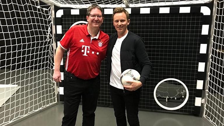 Oliver Haschke aus Bad Königshofen (links) und Jochen Breyer im Aktuellen Sportstudio des ZDF. Auf Betreiben des Sponsors des TSV Bad Königshofen moderiert Breyer am Sonntag das Spiel gegen Borussia Düsseldorf.