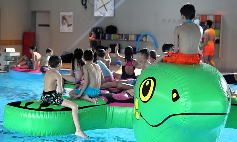 Für Kinder und Jugendliche ist im Geomaris in Gerolzhofen einiges geboten - nicht nur bei Veranstaltungen wie hier einer Poolparty. Für Kinder und Jugendliche ist im Geomaris in Gerolzhofen einiges geboten - nicht nur bei Veranstaltungen wie hier einer Poolparty.