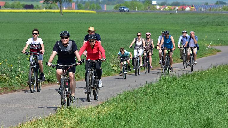 Das Radwegenetz im Landkreis Schweinfurt ist schon gut ausgebaut. Um als 'Fahrradfreundliche Kommune' zertifiziert zu werden, bedarf es allerdings noch Nachbesserungen. Ziel ist es, für Radfahrer eine ähnlich gute Ausgangslage zu schaffen, wie sie vom motorisierten Individualverkehr bekannt ist. Das Radwegenetz im Landkreis Schweinfurt ist schon gut ausgebaut. Um als 'Fahrradfreundliche Kommune' zertifiziert zu werden, bedarf es allerdings noch Nachbesserungen. Ziel ist es, für Radfahrer eine ähnlich gute Ausgangslage zu schaffen, wie sie vom motorisierten Individualverkehr bekannt ist.