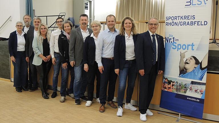 Das ist die neu gewählte Vorstandschaft des BLSV-Kreises Rhön-Grabfeld (ab links): Astrid Limpert, Georg Will, Stephanie Philipp-Schirmer, Klemens Enders, Alexander Braungart, Silke Wüst, Klaus Blindenhöfer, Gabi Gröschel, Klaus Seiffert, Doris Bruckmüller und Klaus Greier. Es fehlen Thomas Reubelt und Ricarda Seufert.