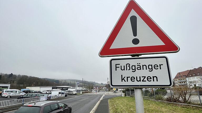 In der Brückenauer Straße in Wildflecken hat die Polizei zwei Geschwindigkeitsmessungen durchgeführt. Resultat: Die Autofahrer sind deutlich langsamer unterwegs, als zunächst vermutet.       -  In der Brückenauer Straße in Wildflecken hat die Polizei zwei Geschwindigkeitsmessungen durchgeführt. Resultat: Die Autofahrer sind deutlich langsamer unterwegs, als zunächst vermutet.