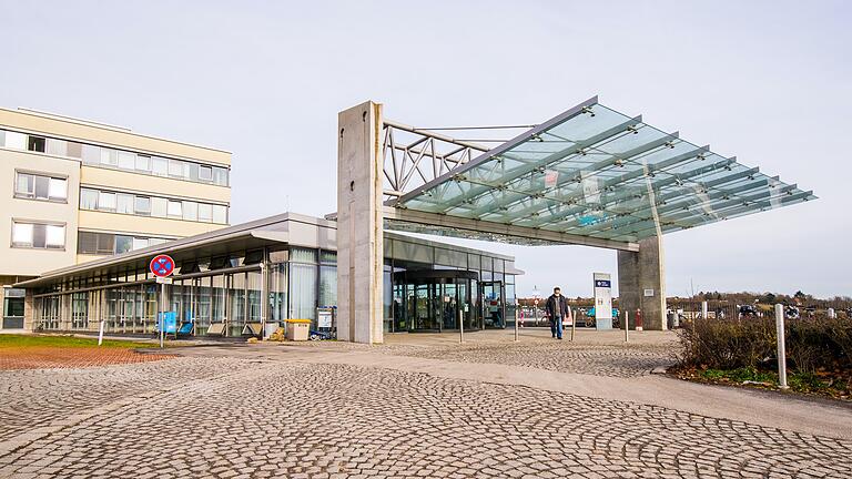 Der Eingang in das Würzburger Uniklinikum in Grombühl.&nbsp;