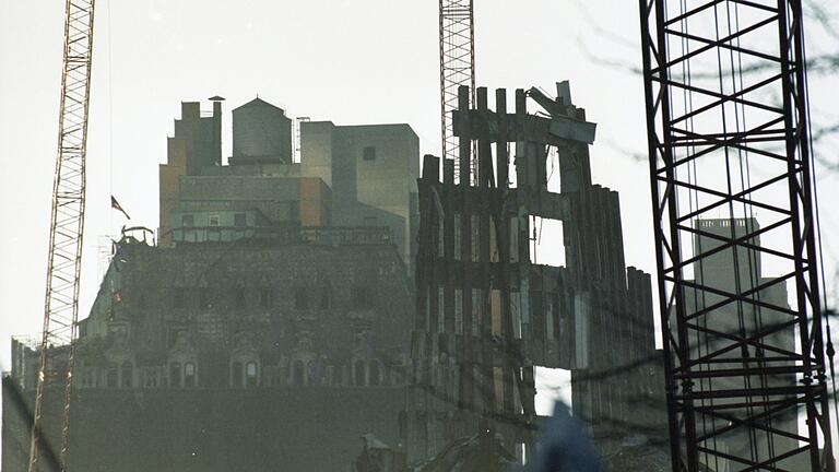 Das berühmte Gerippe, Reste des World Trade Centers, war im November 2001 noch zu sehen.