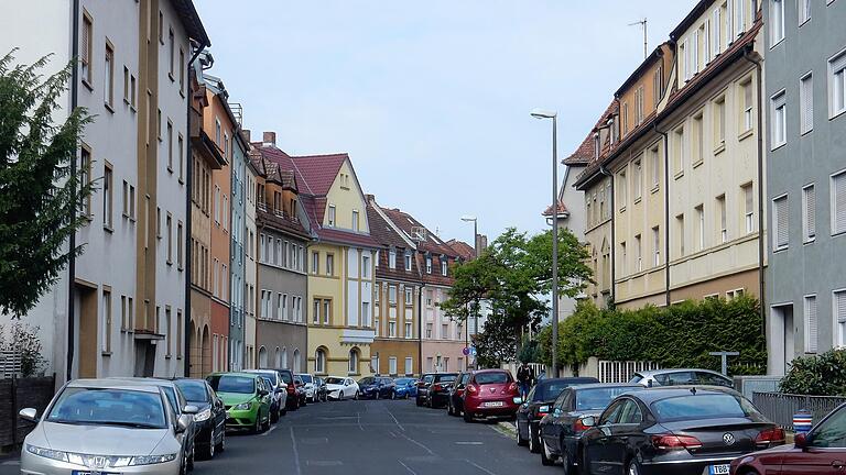 Das Gebiet zwischen der Friedhofstraße-Auenstraße und der Niederwerrner Straße-Schopperstraße soll an vielen Stellen saniert werden. Das Gebiet zwischen der Friedhofstraße-Auenstraße und der Niederwerrner Straße-Schopperstraße soll an vielen Stellen saniert werden.