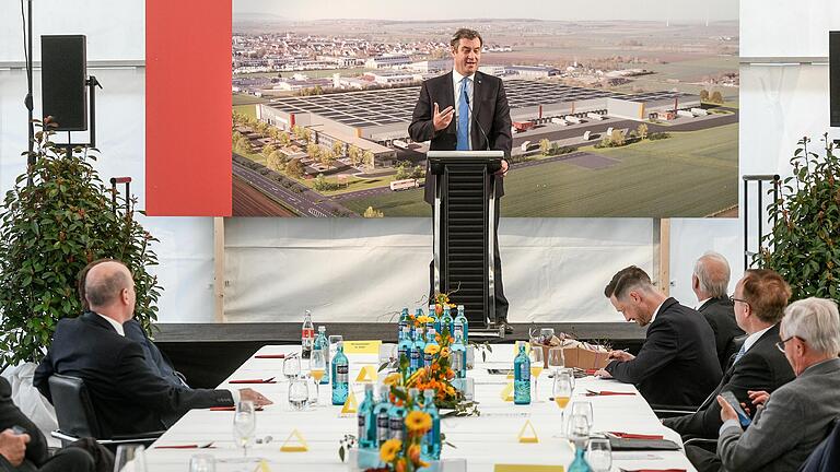 Ministerpräsident Markus Söder lobte die regionale Verbundenheit des Discounter-Konzerns mit Wurzeln in Fürth. Ministerpräsident Markus Söder lobte die regionale Verbundenheit des Discounter-Konzerns mit Wurzeln in Fürth.